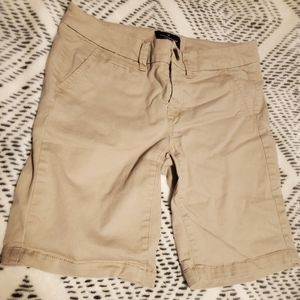 Khaki AEO Bermuda shorts